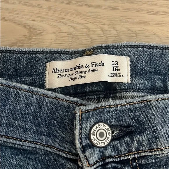 Abercrombie jeans - Picture 2 of 2
